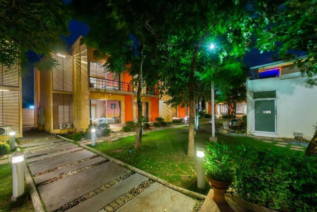 Bangkok.Grand.Resort Bang Bo Exterior foto